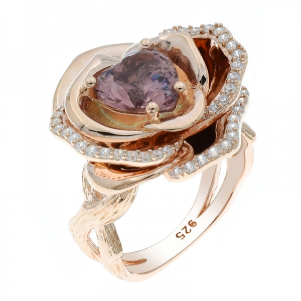 faszinierender Ring aus 925er Silber mit rosarotem Korund 