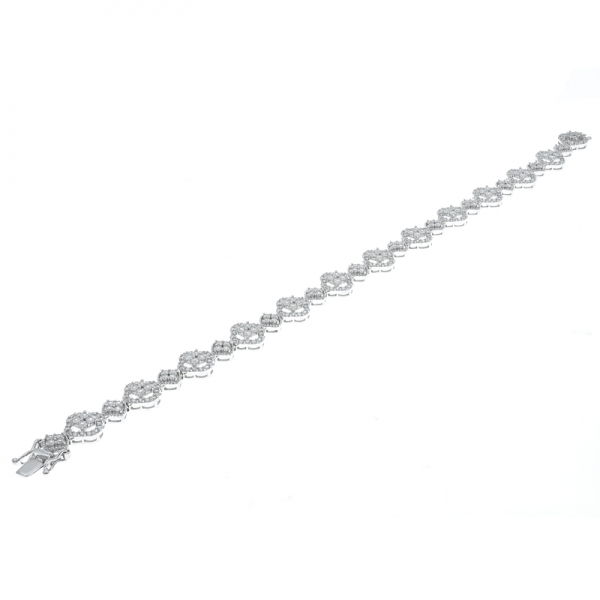 einzigartiges Silber wechselndes offenes Kleeblattarmband mit weißen Zirkonen 