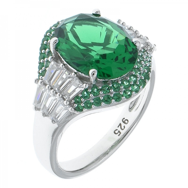 ausgefallener Ring aus 925er Sterlingsilber mit grünem Nano 