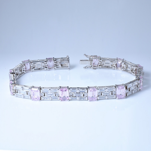 Smaragd simuliert Rhodium mit rosa Diamanten über einem Charm-Armband aus Sterlingsilber 