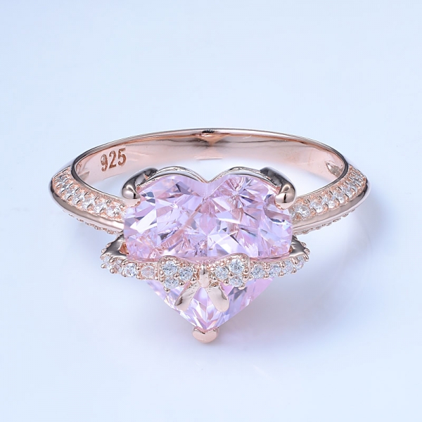 4 Karat simulieren rosa Morganit im Herzschliff 18 Karat Roségold über 925 Sterling Silber Verlobungs- und Ehering-Set 