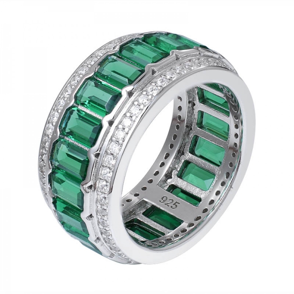 grüner Smaragd schuf Rhodium über dem Ewigkeitsring aus Sterlingsilber 