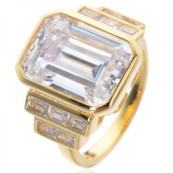 18 Karat vergoldetes Zirkonia Smaragdschliff glänzendes Ringband für Damen 