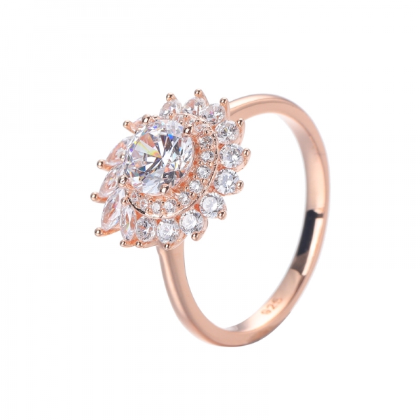 personalisierter rosévergoldeter runder simulierter Diamant-Verlobungsring mit 0,8 Karat 