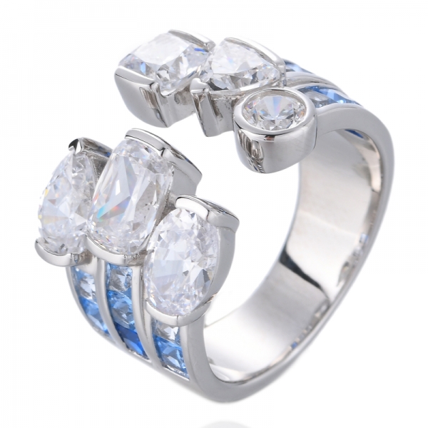 Ring aus Art Deco-Sterlingsilber mit synthetischen quadratischen blauen Saphiren
 
