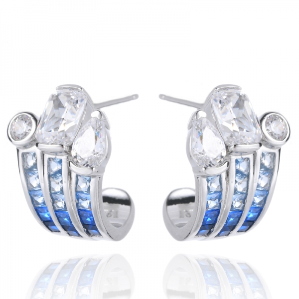 Ohrringe aus 925er Sterlingsilber mit blauem Saphir und Diamantakzent
 