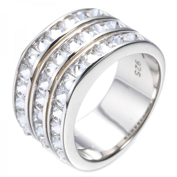 Ring aus rhodiniertem Silber mit drei Linien im Prinzessinnenschliff CZ 925
 
