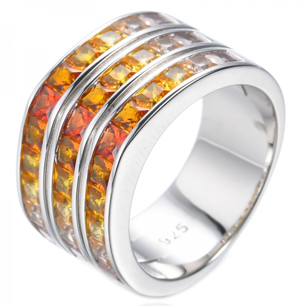 Ring aus rhodiniertem Silber mit drei Linien im Prinzessinnenschliff CZ 925
 