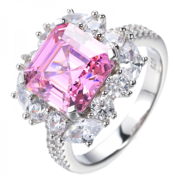 Ring aus rhodiniertem Silber mit Asscher-Schliff in rosa Mitte und weißem Zirkonia
 