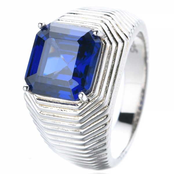 Ring aus Sterlingsilber mit blauem Tansanit-Zirkonia und Rhodinierung im Asscher-Schliff
 