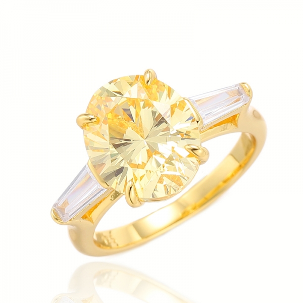 Ovaler Diamant-Gelb- und konischer weißer Kubikzircon-Silberring mit Vergoldung 