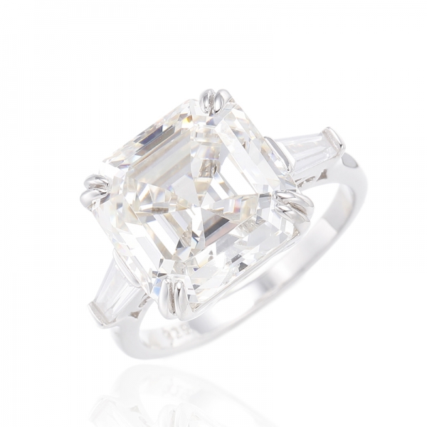 Asscher-Ring aus Rhodium-Silber mit Diamant G und konischem weißem Kubikzircon 