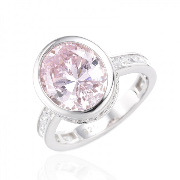 Ovaler Ring aus rhodiniertem Silber mit rosa Diamanten und quadratischem weißen Zirkonia 