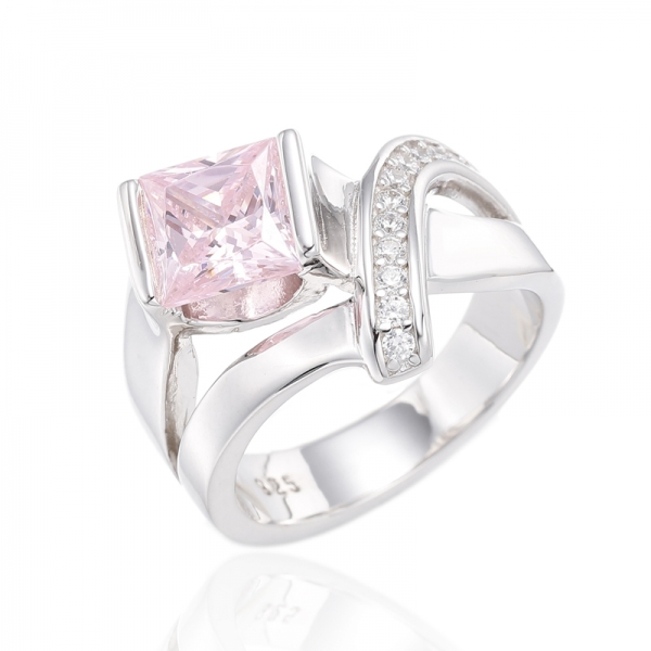 Rhodinierter Silberring mit quadratischem rosa Diamant und rundem weißen Zirkonia 