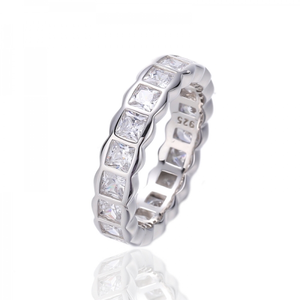 Quadratischer, mehrfarbiger Eternity-Ring aus rhodiniertem Silber mit kubischem Zirkonia 