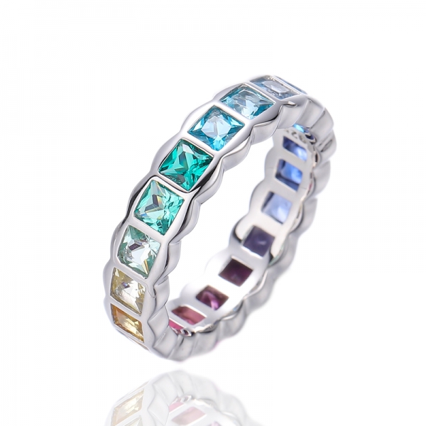 Quadratischer, mehrfarbiger Eternity-Ring aus rhodiniertem Silber mit kubischem Zirkonia 