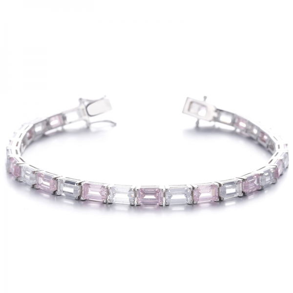 
     Rhodiniertes Silberarmband mit rosa Diamanten im Smaragdschliff und runden weißen Zirkonia
     