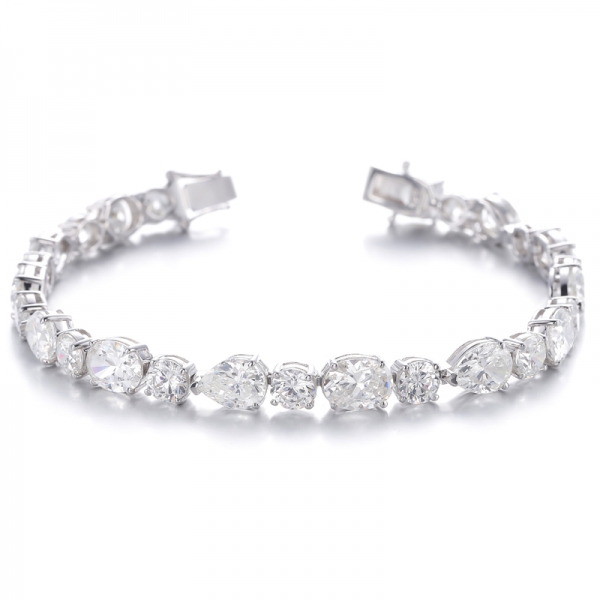 
     Ovales Armband aus rhodiniertem Silber mit Diamant und Kubikzircon
     