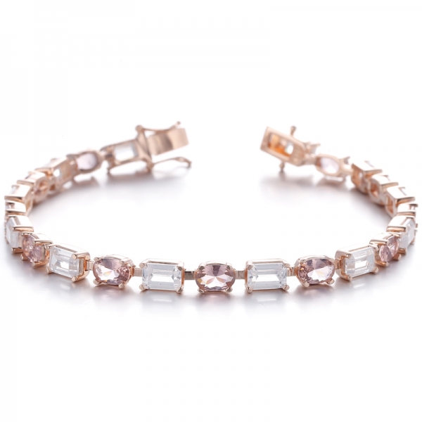 
     Rhodiniertes Silberarmband mit Smaragdschliff und ovalem Diamanten mit G-Zirkonia
     