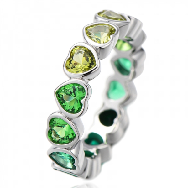 Herzförmiger Regenbogen-Ring mit kubischem Zirkonia in Rhodium-Silber 