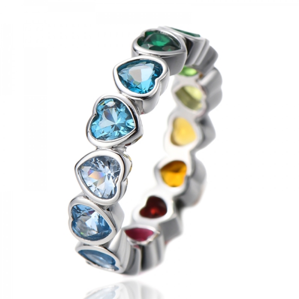 Herzförmiger Regenbogen-Ring mit kubischem Zirkonia in Rhodium-Silber 