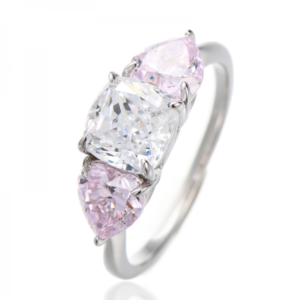 Herzförmiger Ring aus rhodiniertem Silber mit rosa Diamanten und kissenförmigem weißen Zirkonia 
