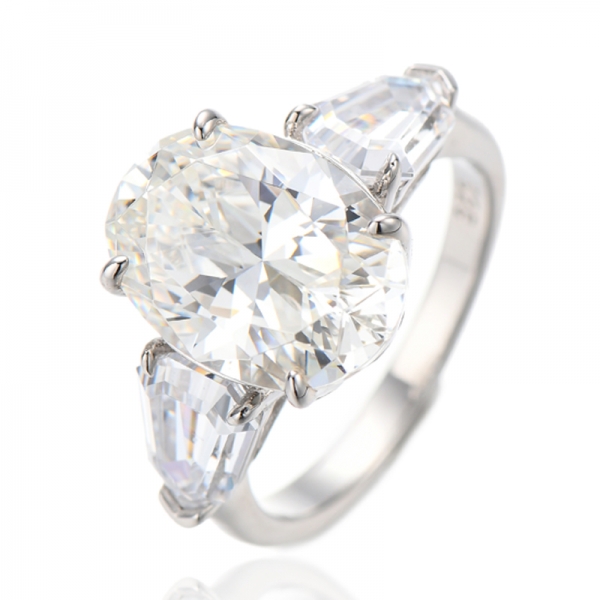 Ovaler Ring aus rhodiniertem Silber mit rosa Diamanten und siebeneckigem weißen Zirkonia 
