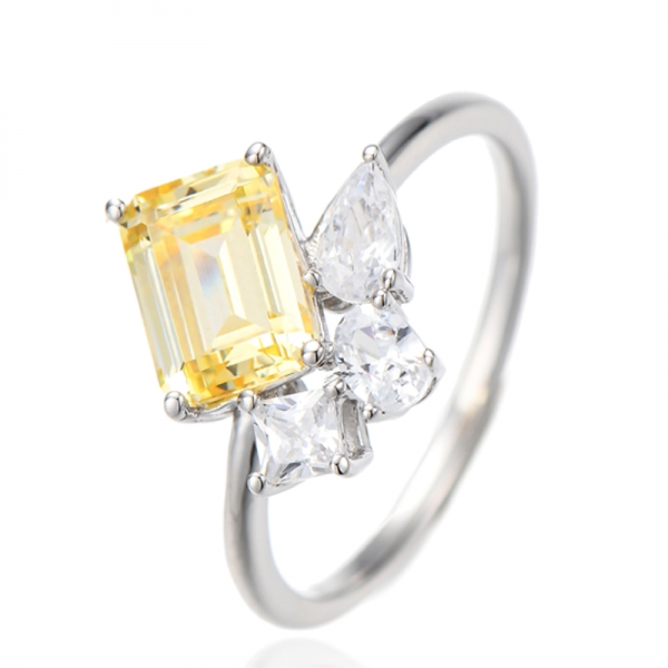 Ring aus rhodiniertem Silber mit gelbem Diamanten im Smaragdschliff und weißem Zirkonia in Birnenform 