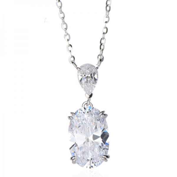 Halskette aus rhodiniertem Silber mit ovalem und birnenförmigem Diamant-G-Zirkon 