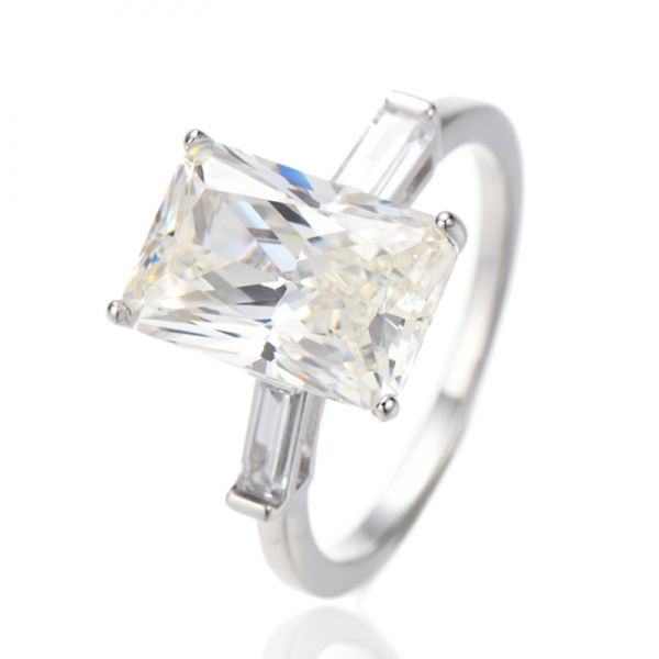 Ring aus rhodiniertem Silber mit achteckigem Diamanten und weißem Zirkonia im Baguette-Stil 