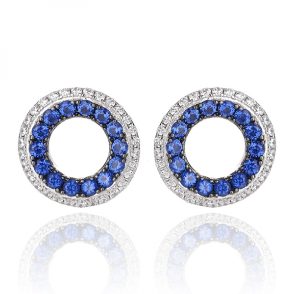 Runder Ohrring aus rhodiniertem Silber mit regenbogenfarbenen und weißen Zirkonia 